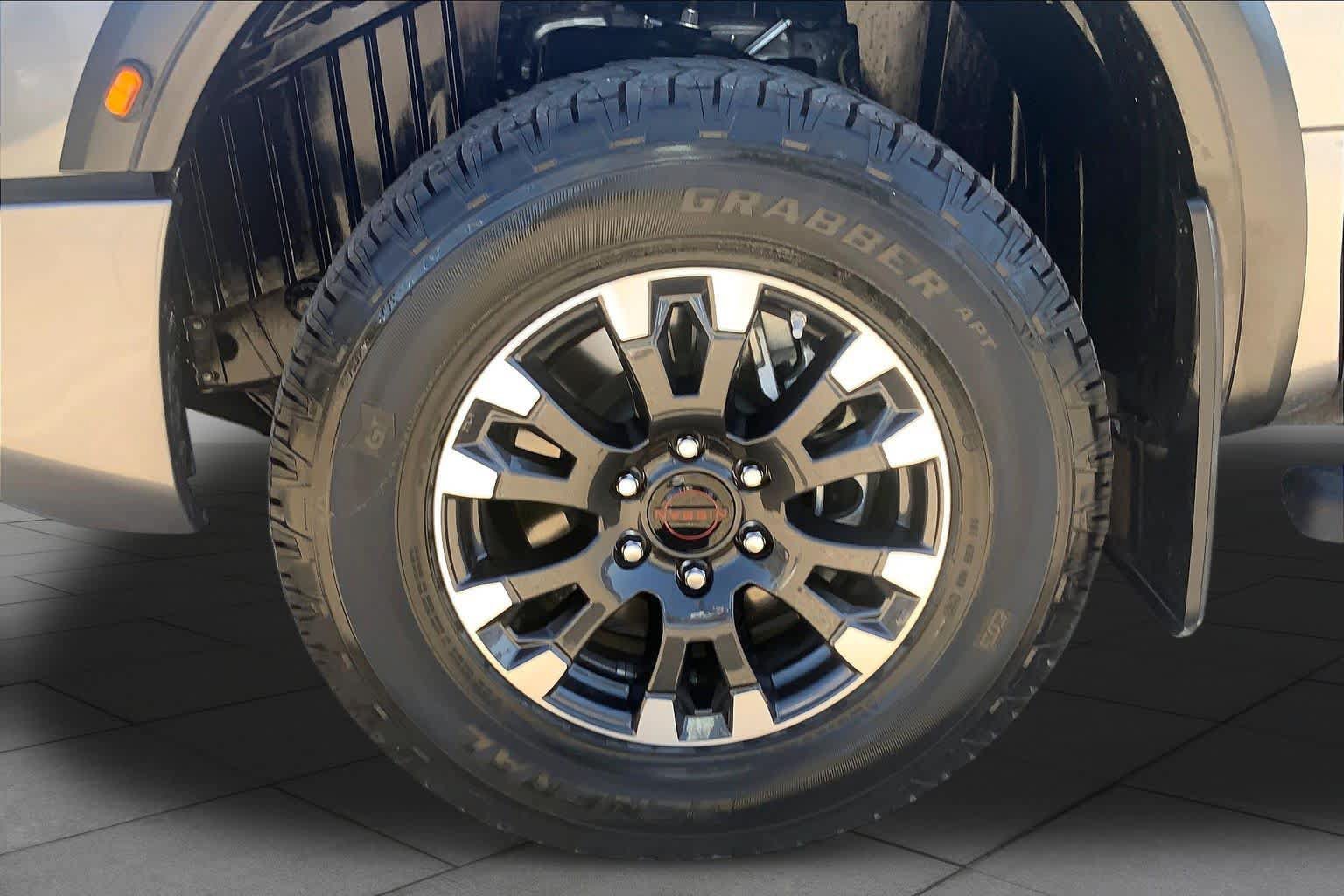 Used 2024 Nissan Titan PRO-4X w/ Pro-4x Convenience Package AWD/4WD image 11