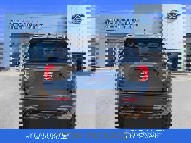 Certified 2022 Ford Explorer XLT w/ Equipment Group 202A image 4