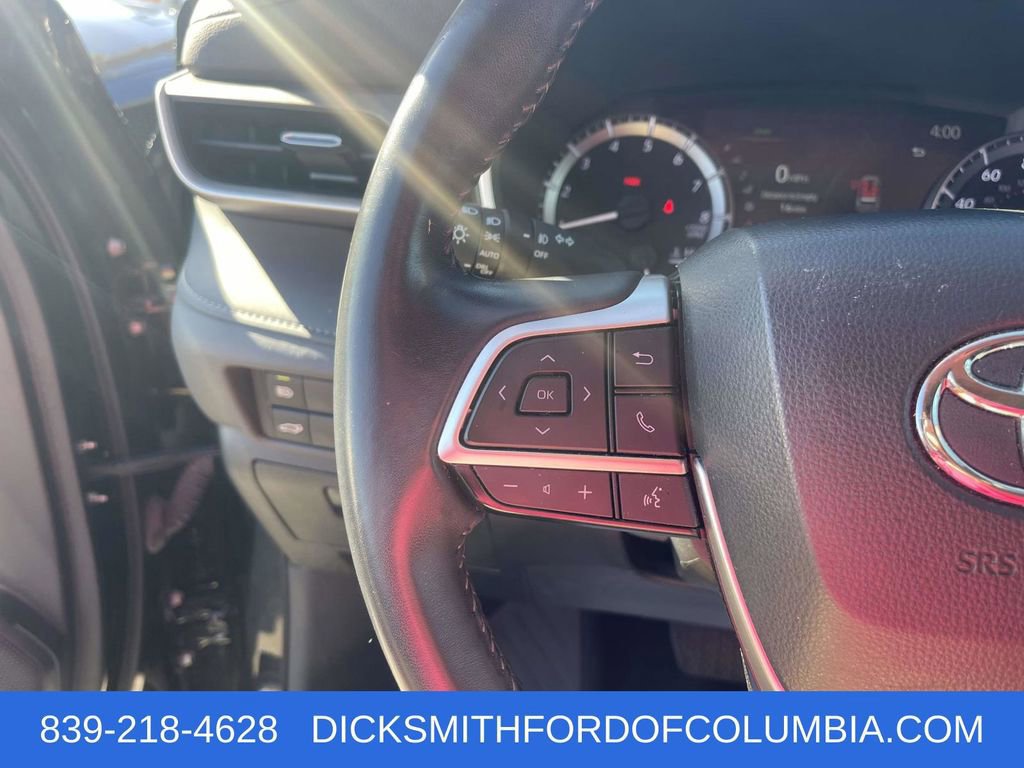 Used 2023 Toyota Highlander XLE image 22