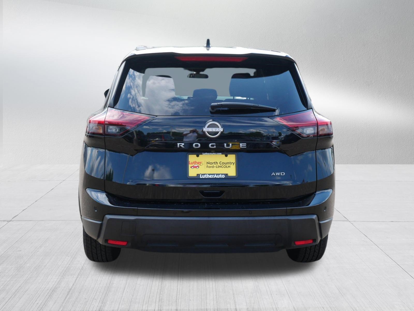 Used 2024 Nissan Rogue S AWD/4WD image 6