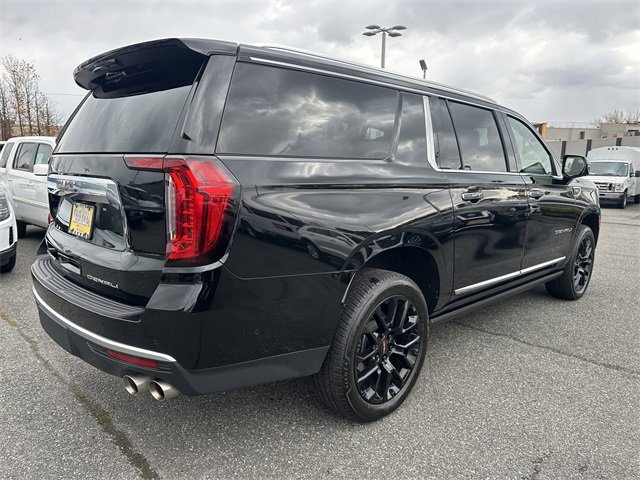 Used 2024 GMC Yukon XL Denali w/ Advanced Technology Package image 5
