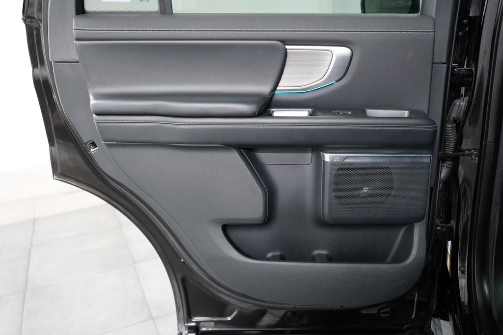 Certified 2025 Ford Expedition Platinum AWD/4WD image 31