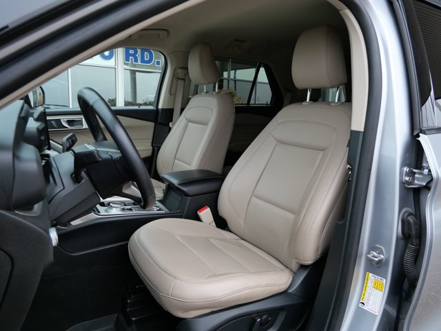 Certified 2022 Ford Explorer XLT w/ Equipment Group 202A AWD/4WD image 10