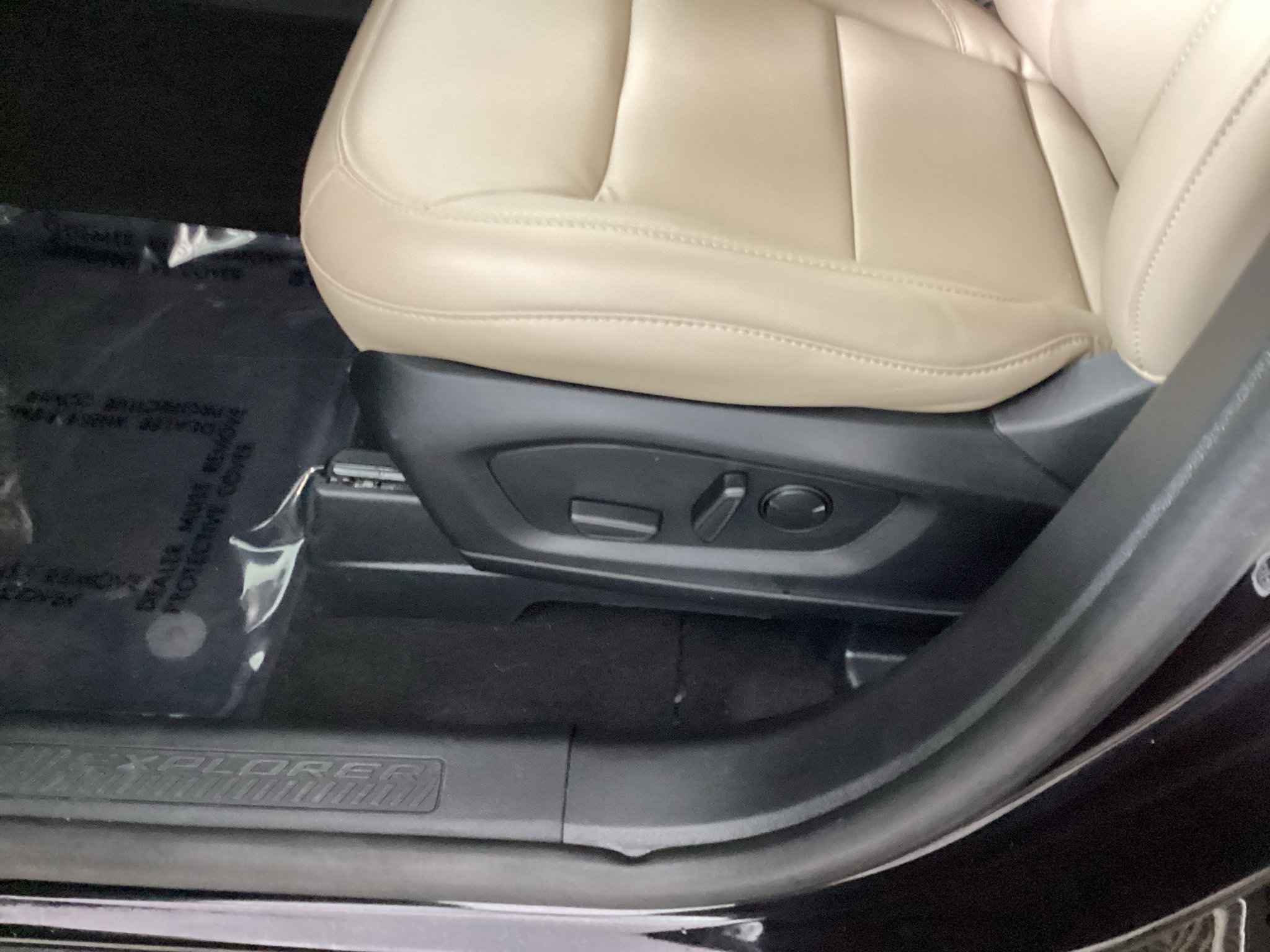 Certified 2024 Ford Explorer XLT w/ Equipment Group 202A AWD/4WD image 18