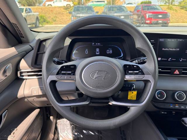 Used 2024 Hyundai Elantra SE FWD image 21
