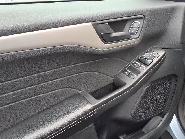 Certified 2022 Ford Escape SE w/ SE Sport Appearance Package image 9