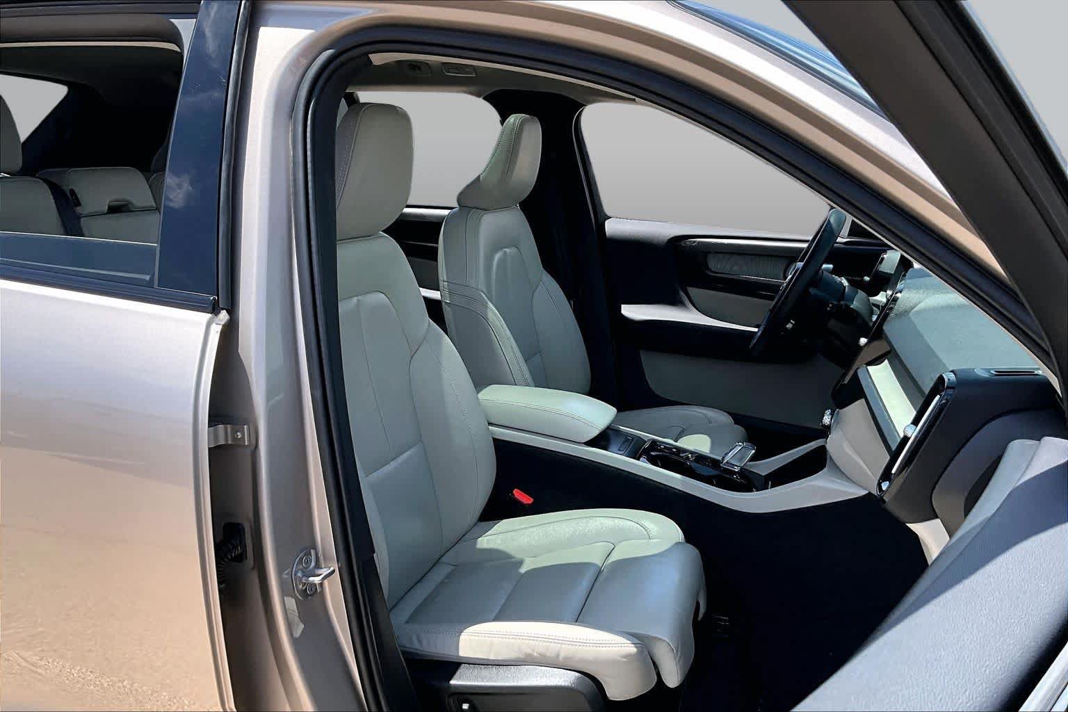 Used 2023 Volvo XC40 B5 Ultimate w/ Climate Package AWD/4WD image 9