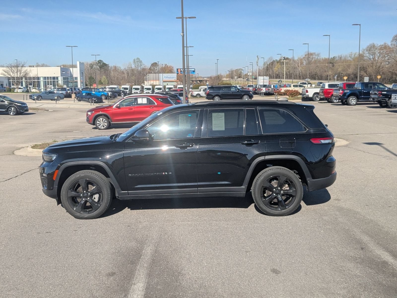 Used 2023 Jeep Grand Cherokee Limited w/ Luxury Tech Group II AWD/4WD image 6