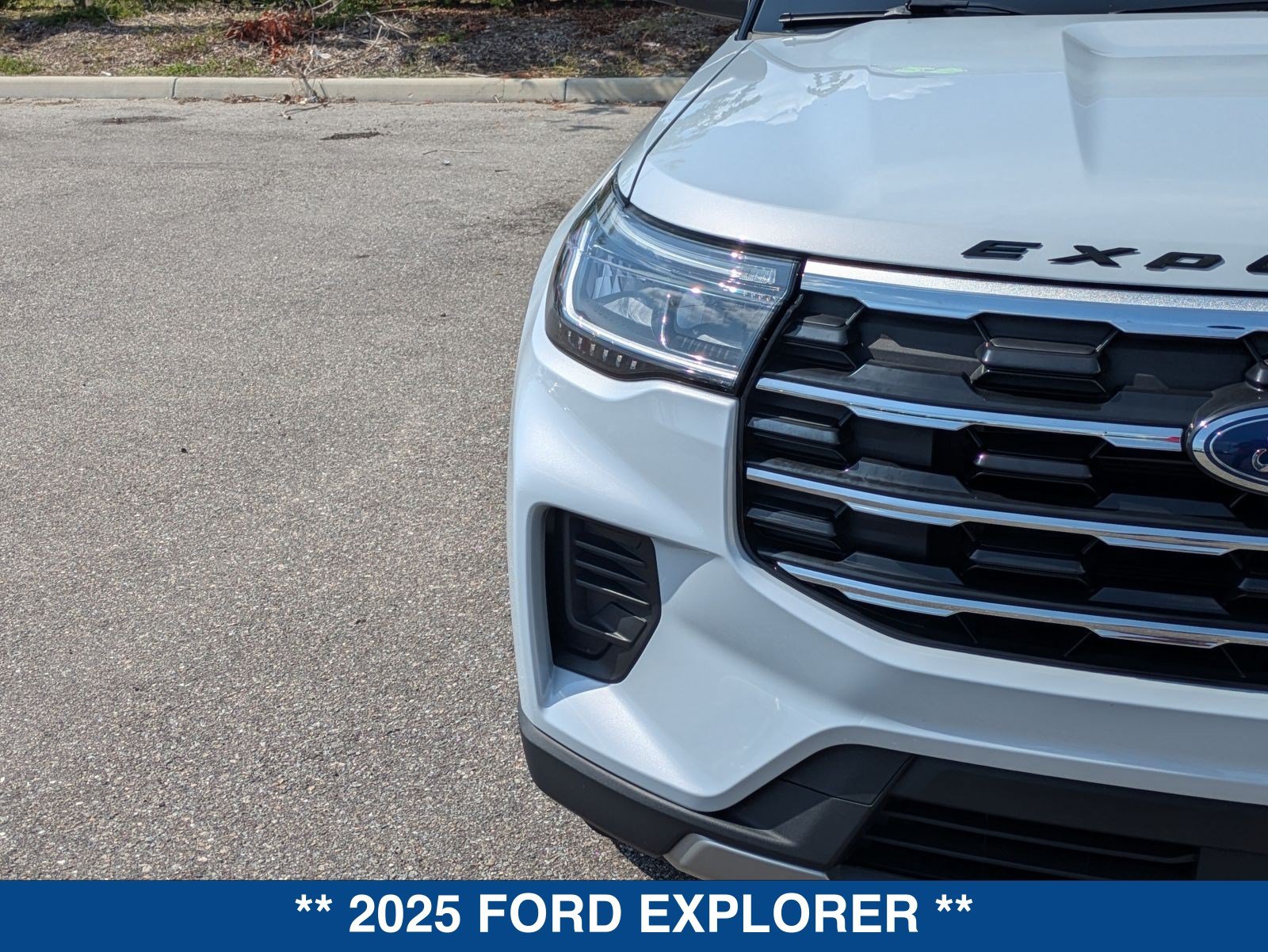 Certified 2025 Ford Explorer Active RWD image 9