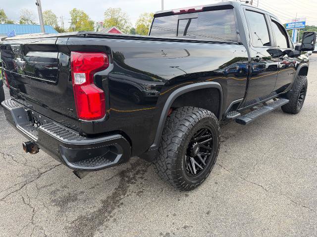 Used 2024 Chevrolet Silverado 2500 LT w/ Midnight Edition AWD/4WD image 2
