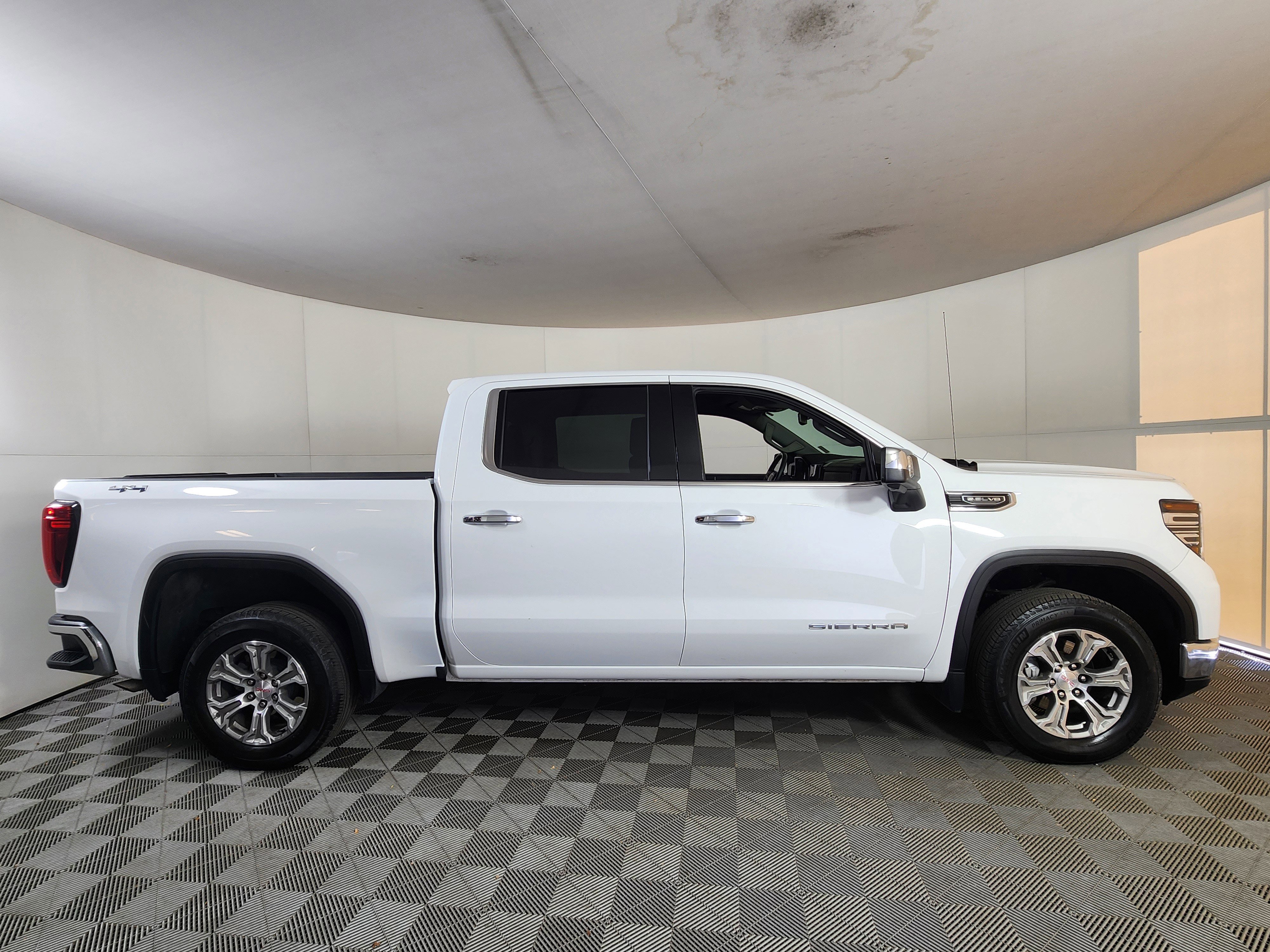 Used 2024 GMC Sierra 1500 SLT image 6