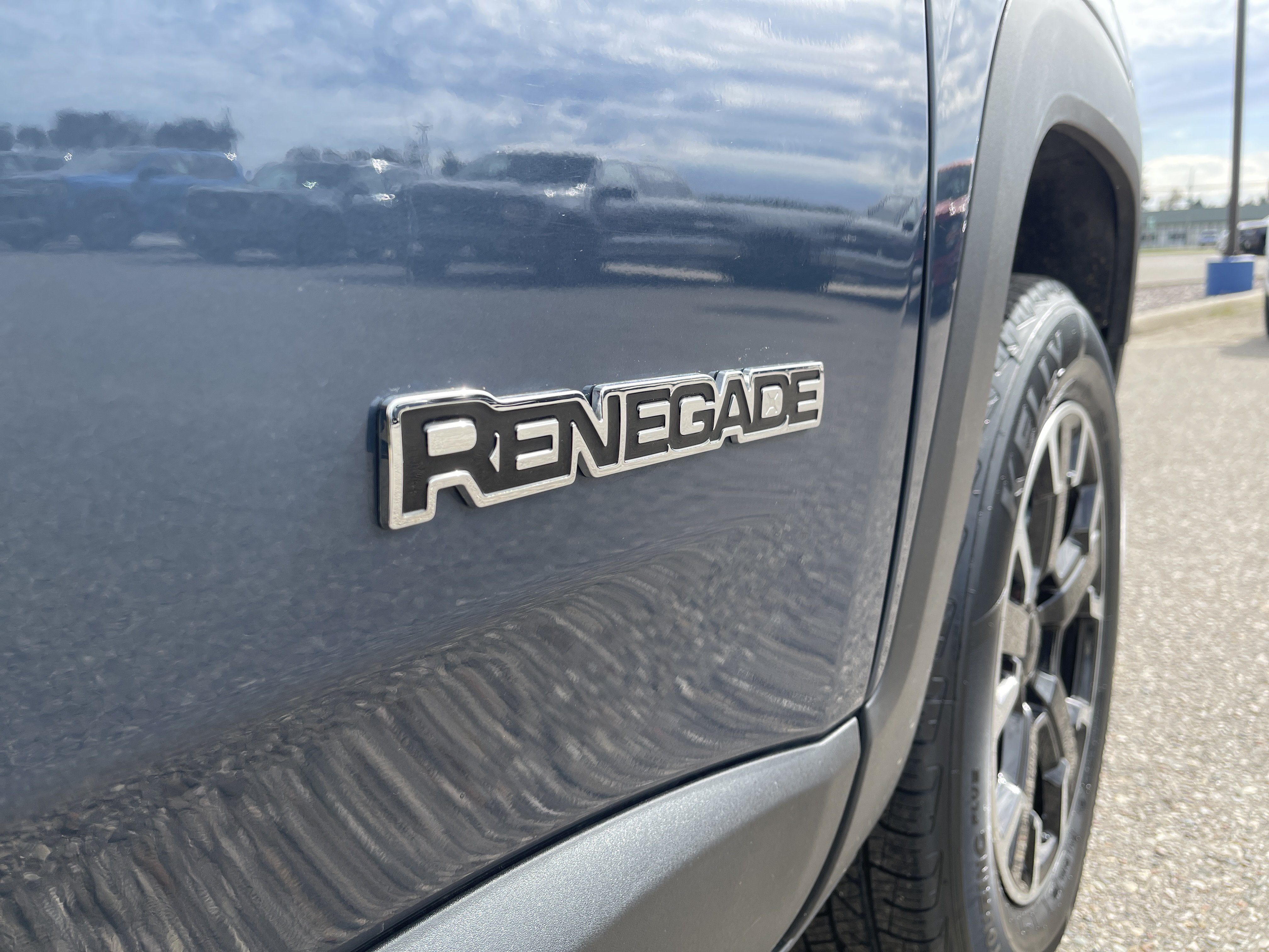 Used 2023 Jeep Renegade Latitude AWD/4WD image 24