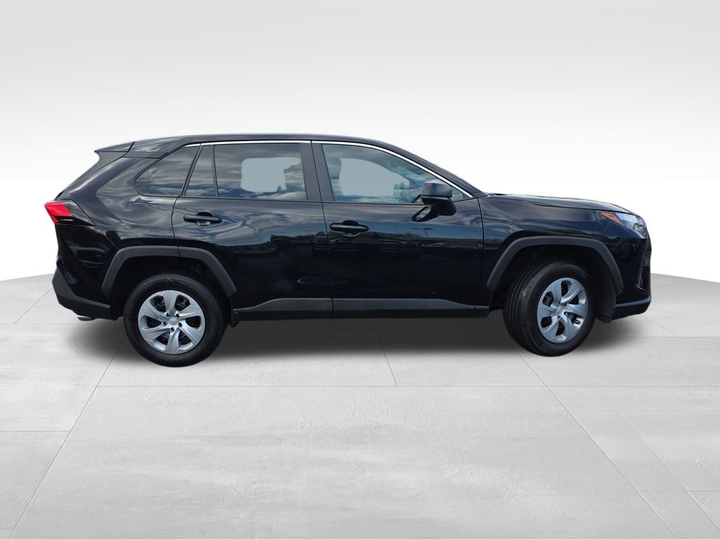 Used 2024 Toyota RAV4 LE AWD/4WD image 9