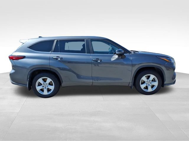 Used 2023 Toyota Highlander LE image 7