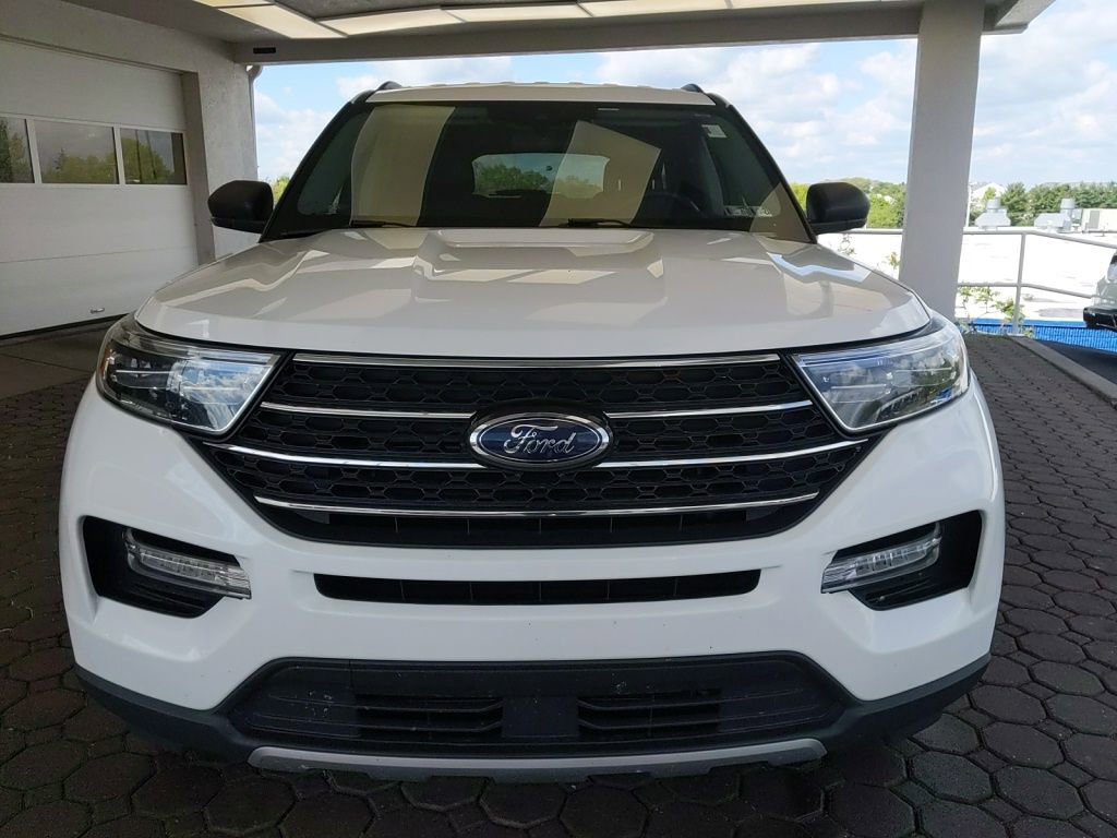 Certified 2022 Ford Explorer XLT w/ Equipment Group 202A AWD/4WD image 2