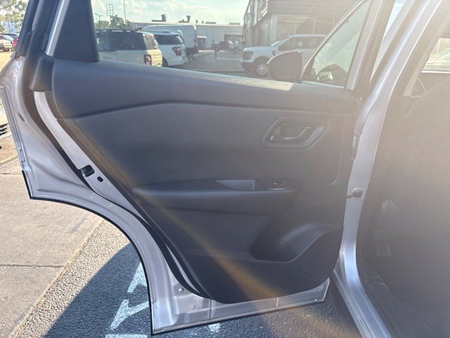 Used 2024 Nissan Rogue S AWD/4WD image 16