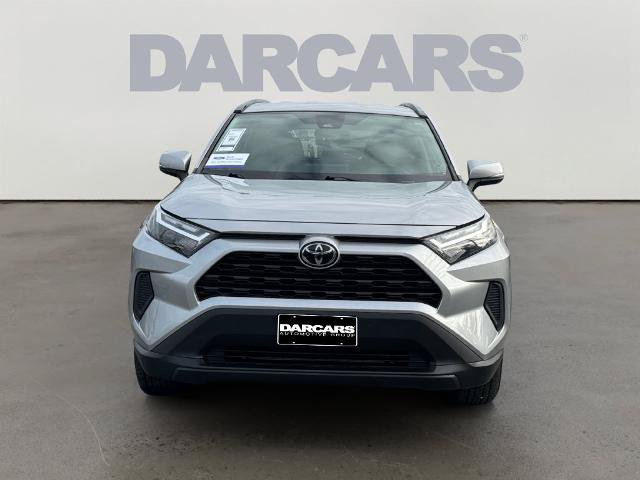 Used 2022 Toyota RAV4 XLE AWD/4WD image 2
