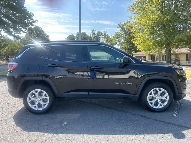Used 2024 Jeep Compass Latitude AWD/4WD image 8