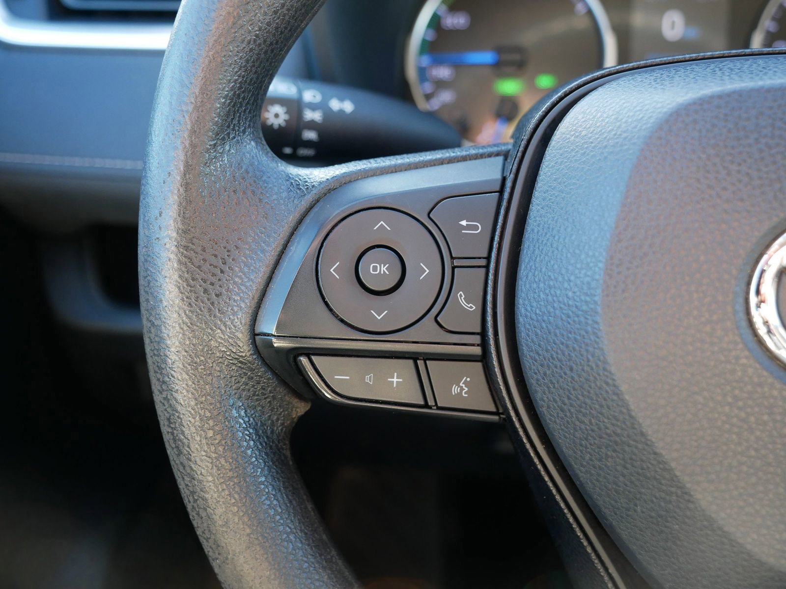 Used 2019 Toyota RAV4 LE w/ Carpet Mat Package AWD/4WD image 32