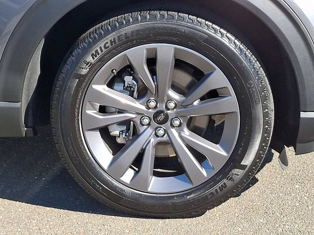 Certified 2023 Ford Explorer XLT w/ Equipment Group 202A AWD/4WD image 8