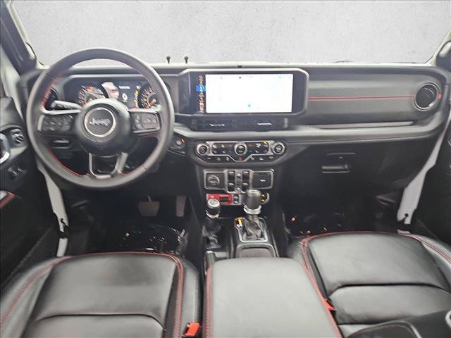 Used 2024 Jeep Wrangler Unlimited Rubicon AWD/4WD image 15