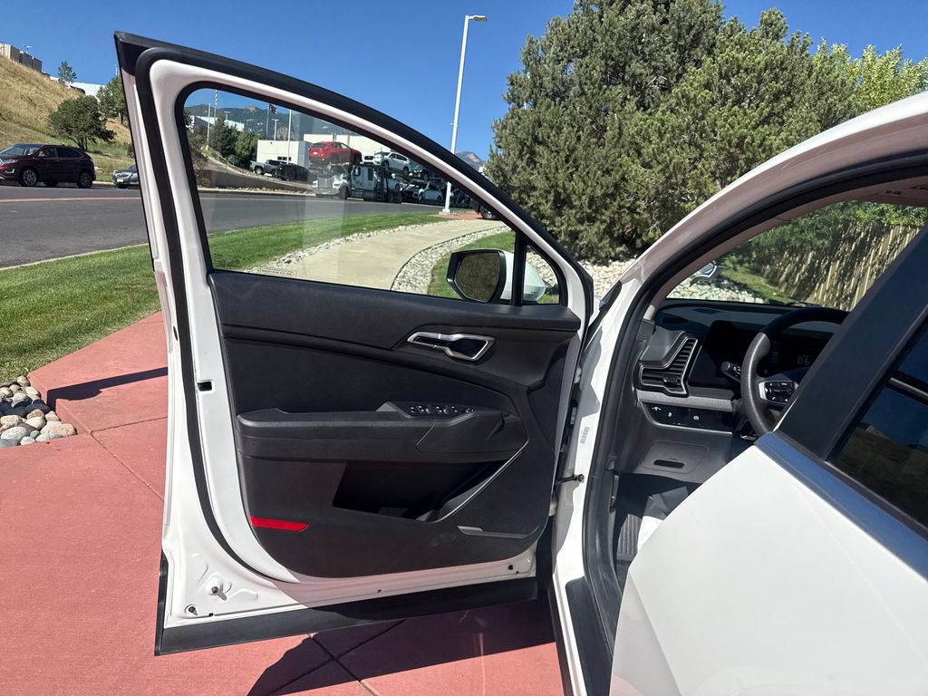 Used 2024 Kia Sportage LX AWD/4WD image 10
