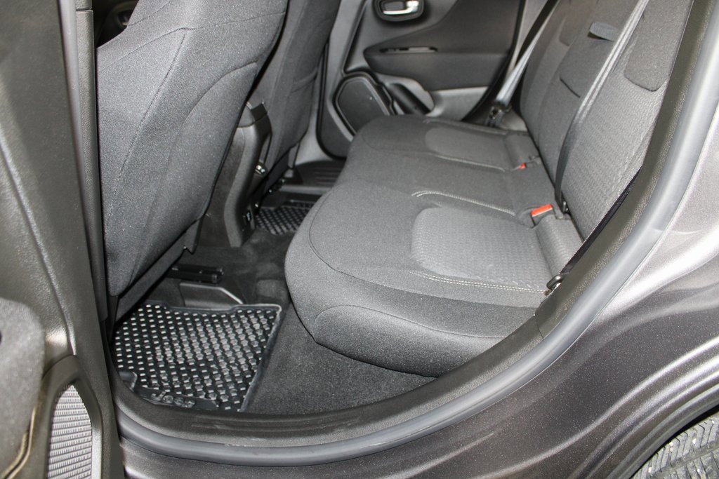 Used 2021 Jeep Renegade Latitude w/ Convenience Group image 12