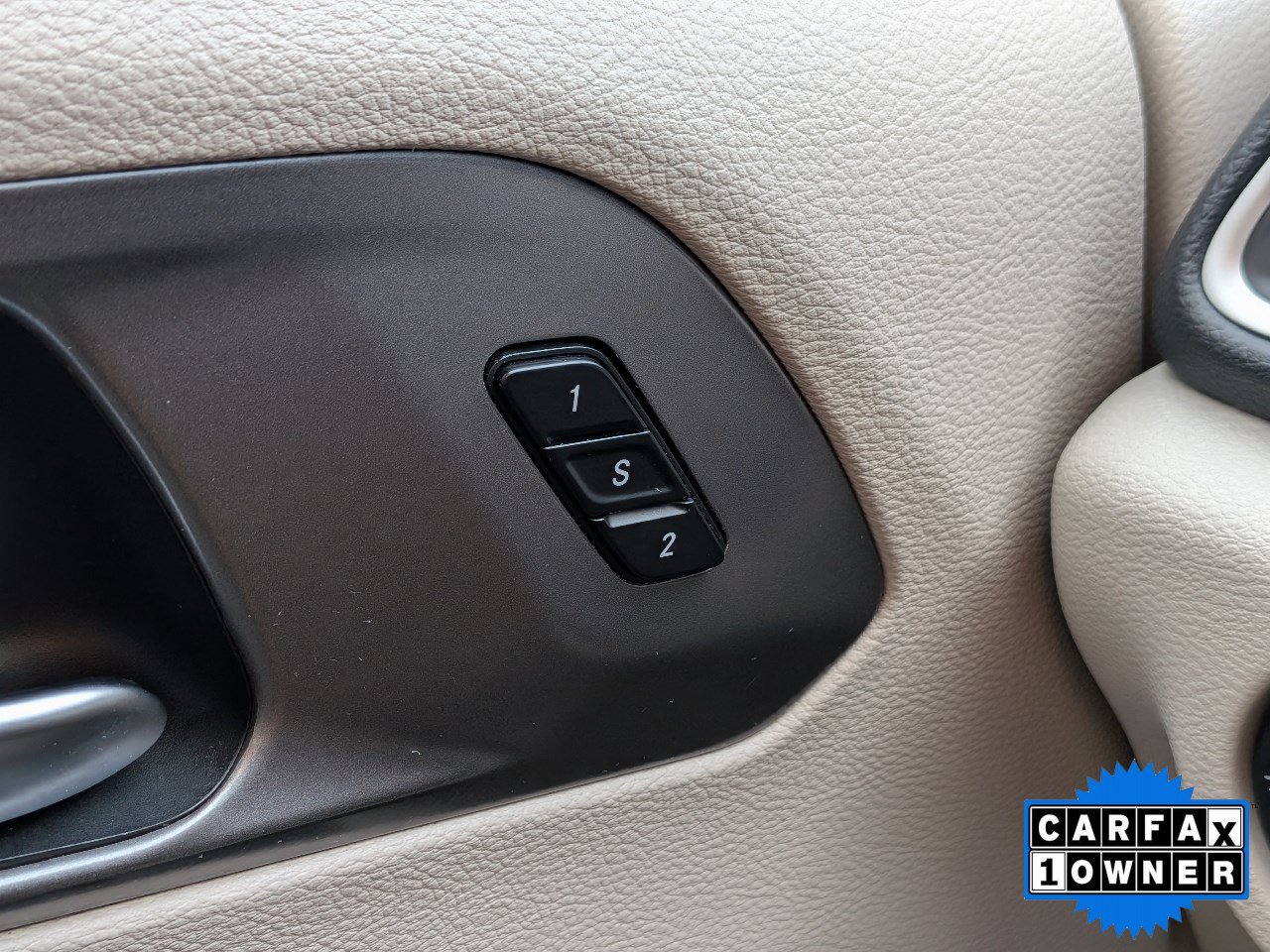 Used 2023 Chrysler Pacifica Touring-L FWD image 28