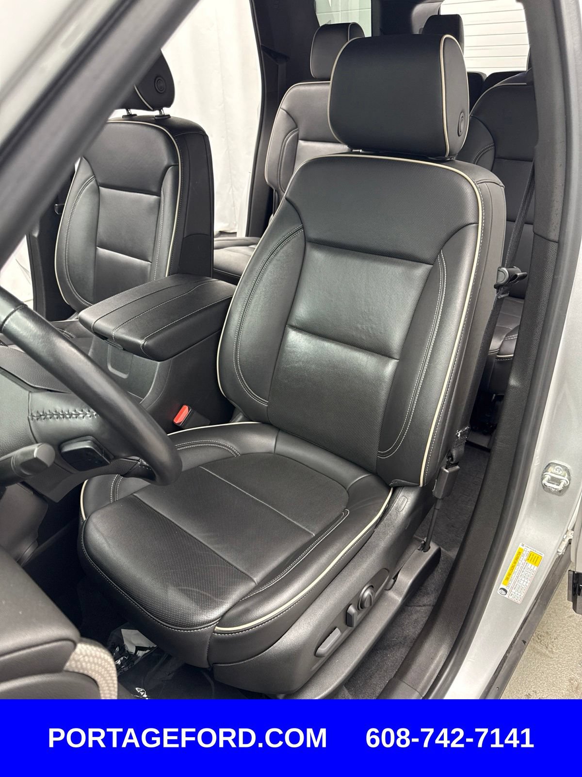 Used 2022 Chevrolet Traverse Premier w/ Redline Edition AWD/4WD image 9