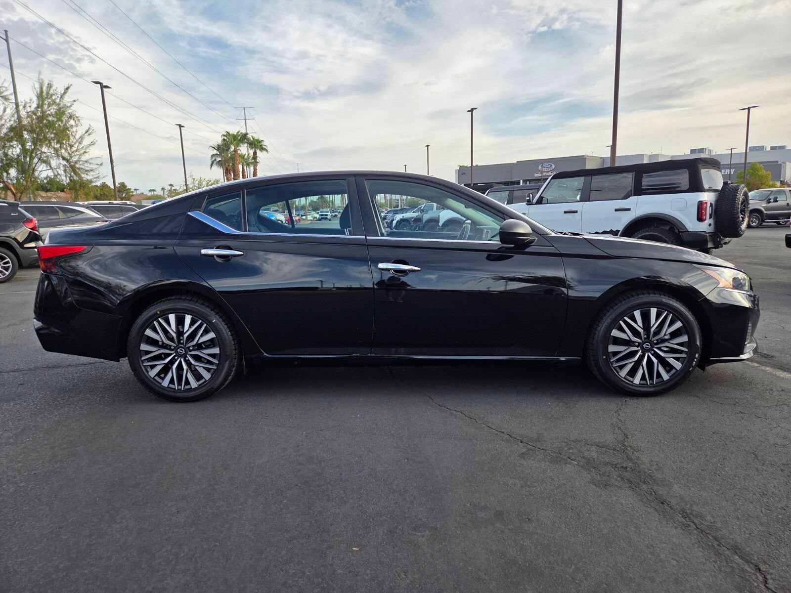 Used 2025 Nissan Altima 2.5 SV FWD image 7