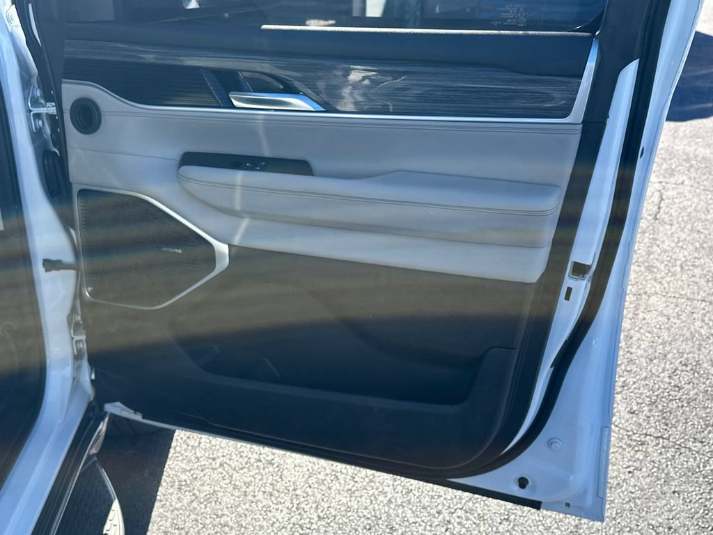 Used 2022 Jeep Wagoneer Series II RWD image 14