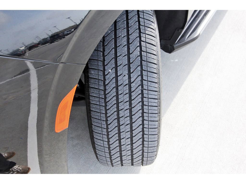 Used 2023 Chevrolet Tahoe LT w/ Luxury Package image 32