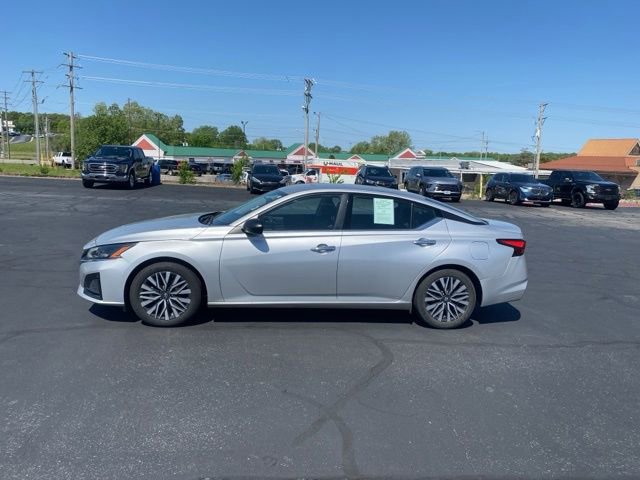 Used 2024 Nissan Altima 2.5 SV image 2