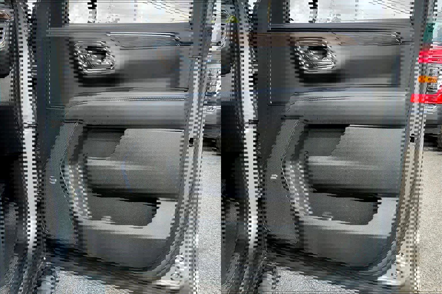 Used 2022 Chevrolet Tahoe Z71 w/ Z71 Off-Road Package image 22