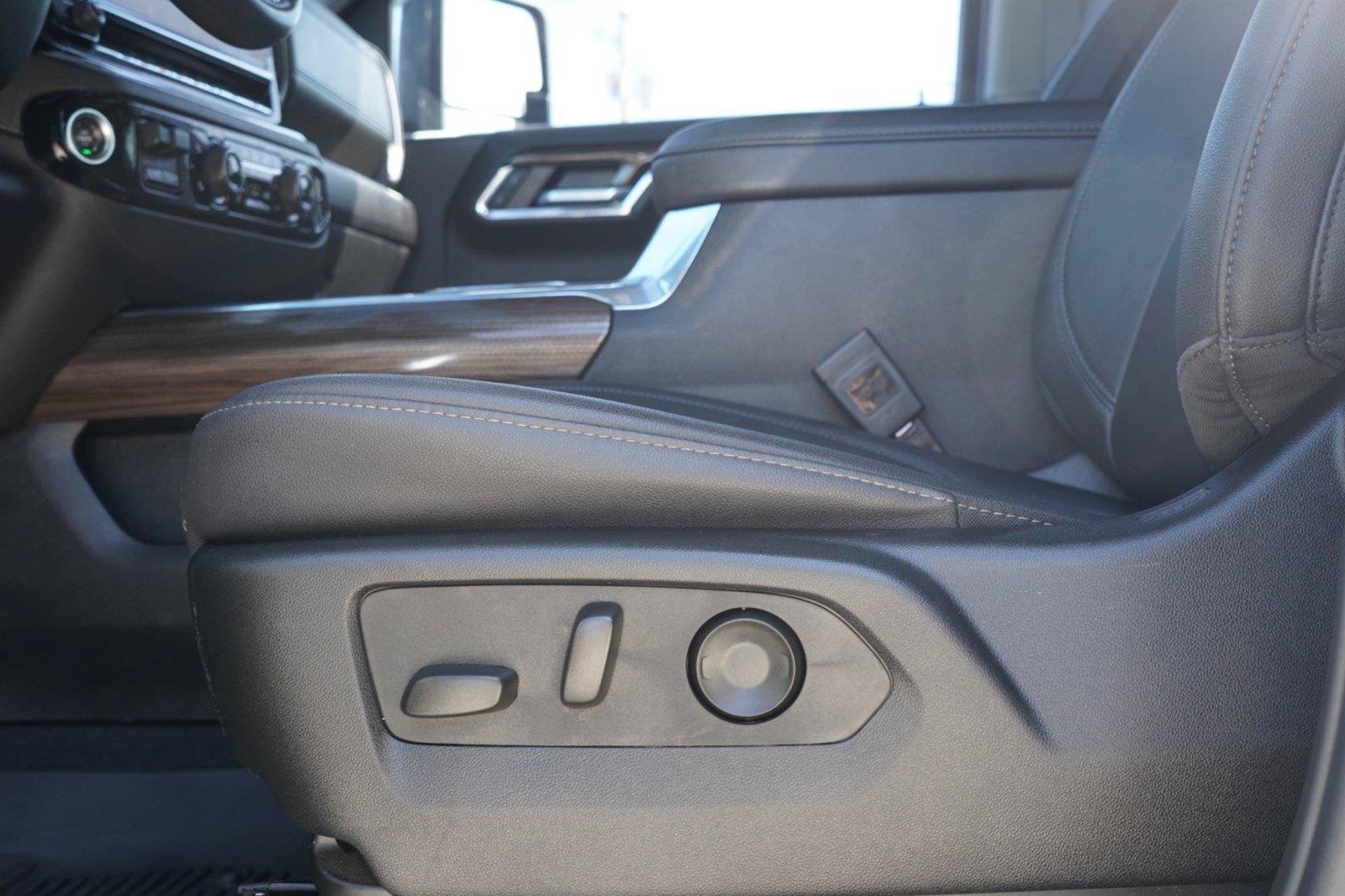 Used 2024 Chevrolet Silverado 2500 LT w/ Midnight Edition AWD/4WD image 19