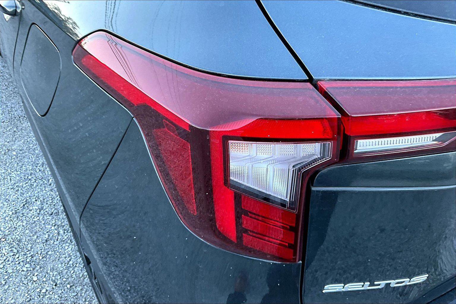 Used 2024 Kia Seltos SX w/ SX Sunroof Package image 29