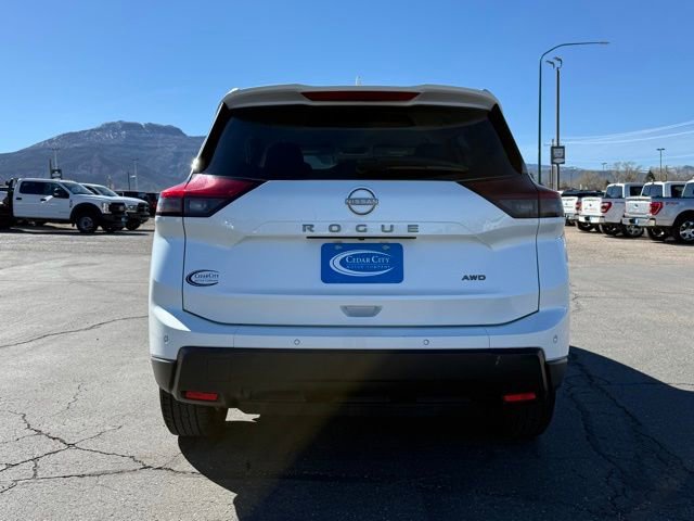 Used 2025 Nissan Rogue SV AWD/4WD image 6