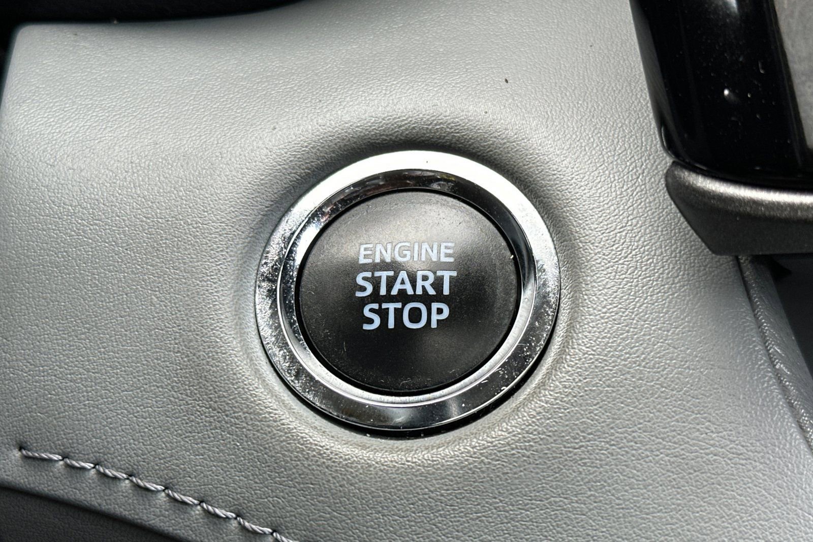 Used 2022 Toyota Highlander XLE AWD/4WD image 19