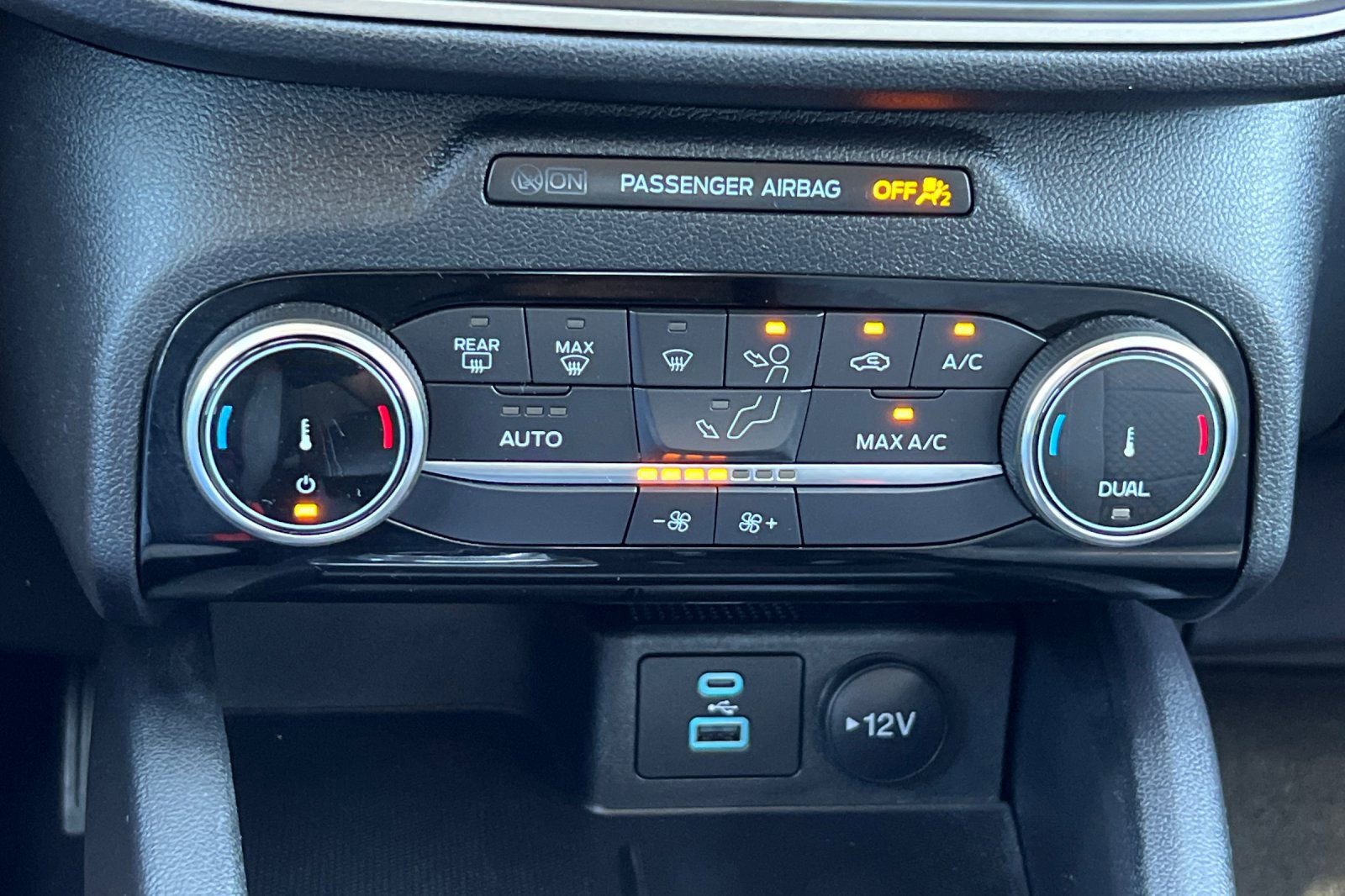 Certified 2022 Ford Escape SE w/ SE Sport Appearance Package image 21