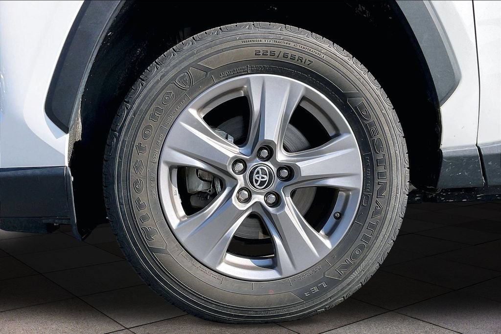 Used 2024 Toyota RAV4 XLE FWD image 9