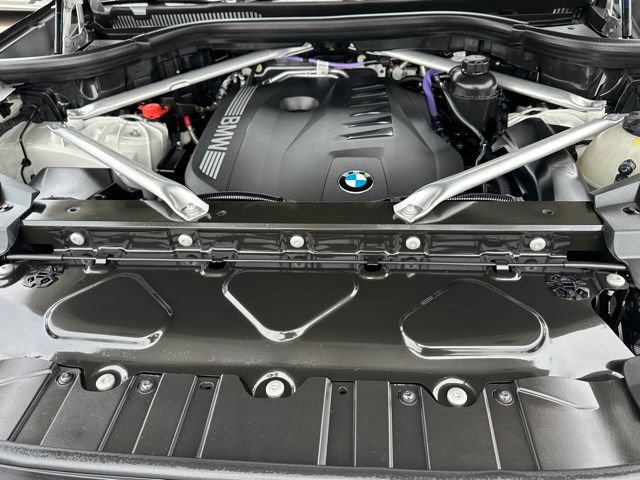 Used 2025 BMW X5 xDrive40i w/ M Sport Package AWD/4WD image 8