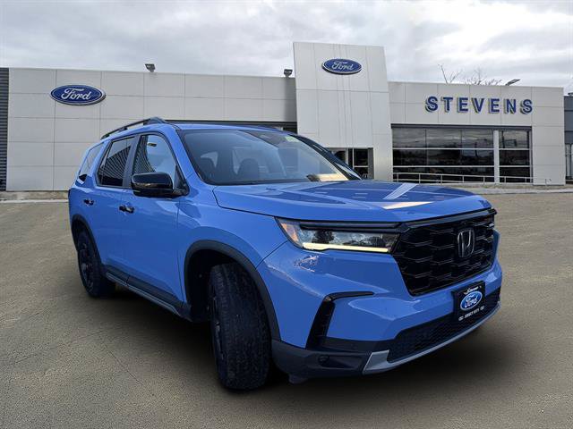 Used 2025 Honda Pilot TrailSport image 2