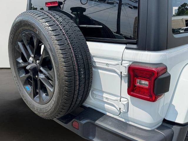 Used 2023 Jeep Wrangler Unlimited Sahara w/ Cold Weather Group AWD/4WD image 8