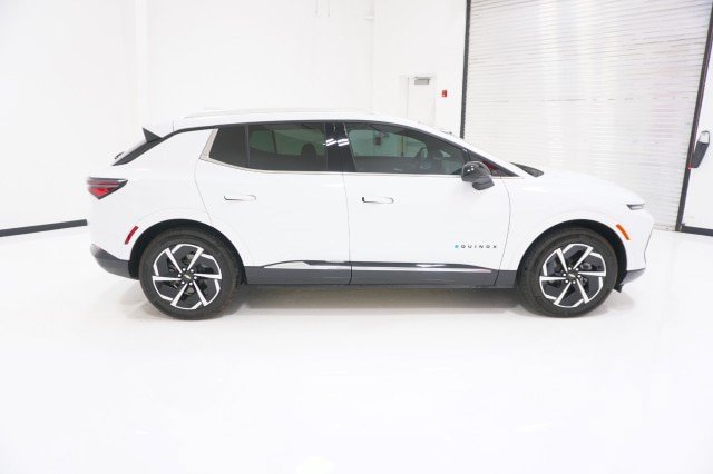 Used 2025 Chevrolet Equinox EV LT w/ Convenience Package FWD image 4