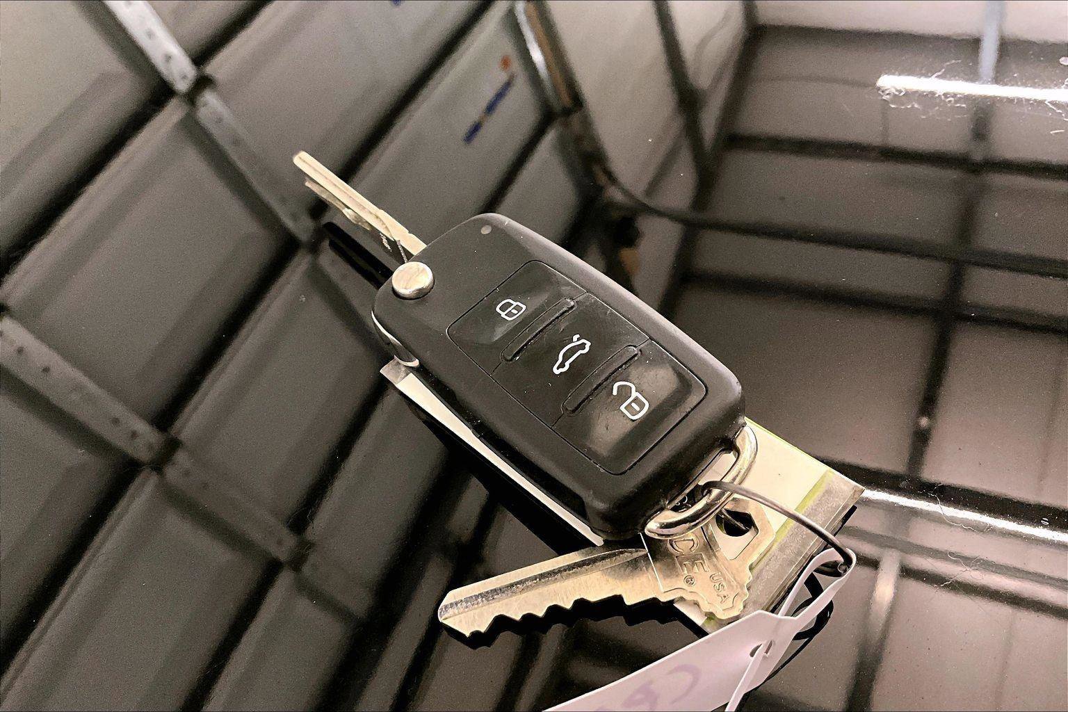 Used 2017 Volkswagen Passat 1.8T R-Line image 9