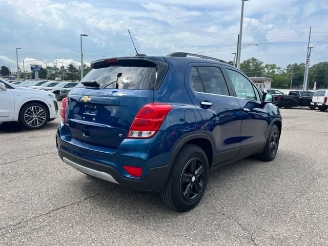 Used 2019 Chevrolet Trax LT w/ Sun & Sound Package FWD image 4