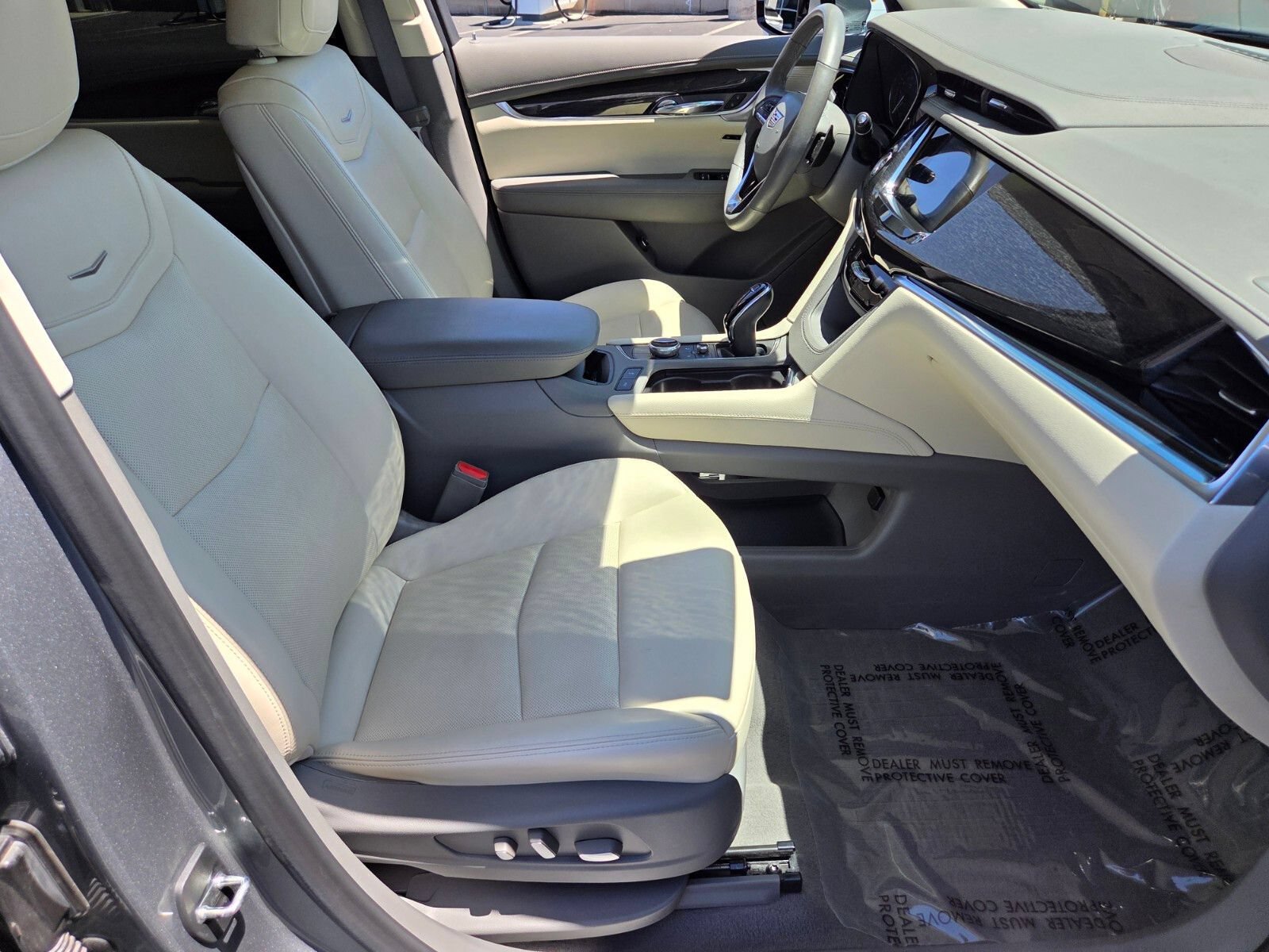Used 2023 Cadillac XT6 Premium Luxury w/ Technology Package FWD image 16