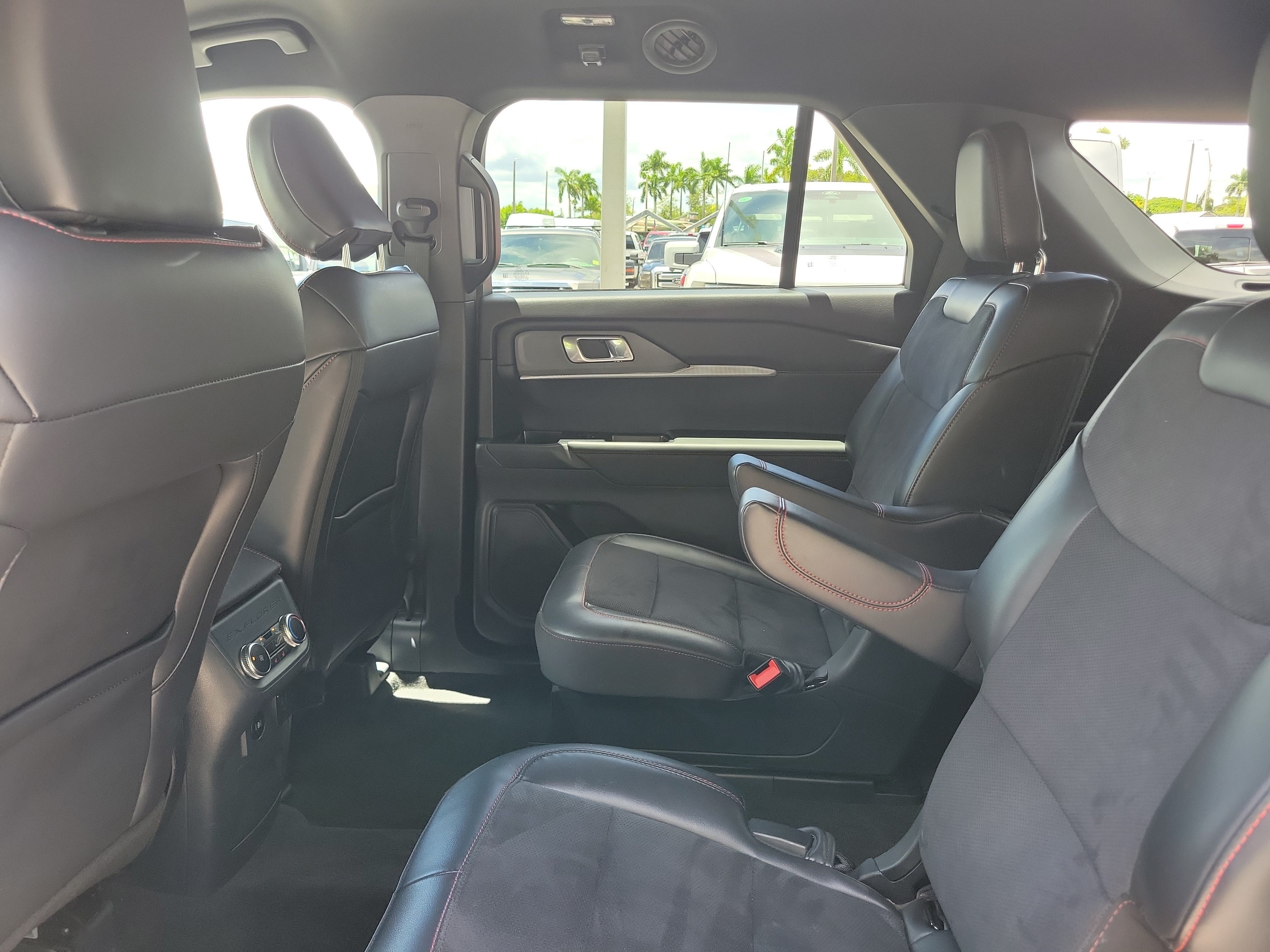 Certified 2025 Ford Explorer ST RWD image 13