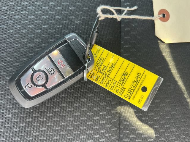 Certified 2025 Ford Escape ST-Line FWD image 34