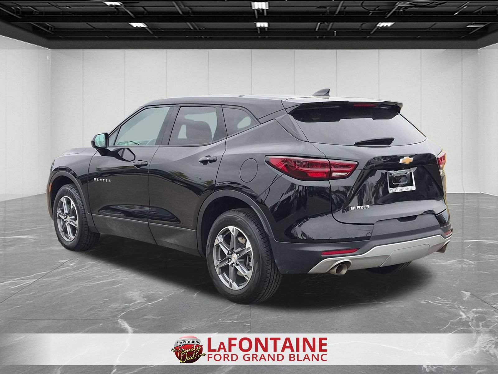 Used 2025 Chevrolet Blazer LT FWD image 3